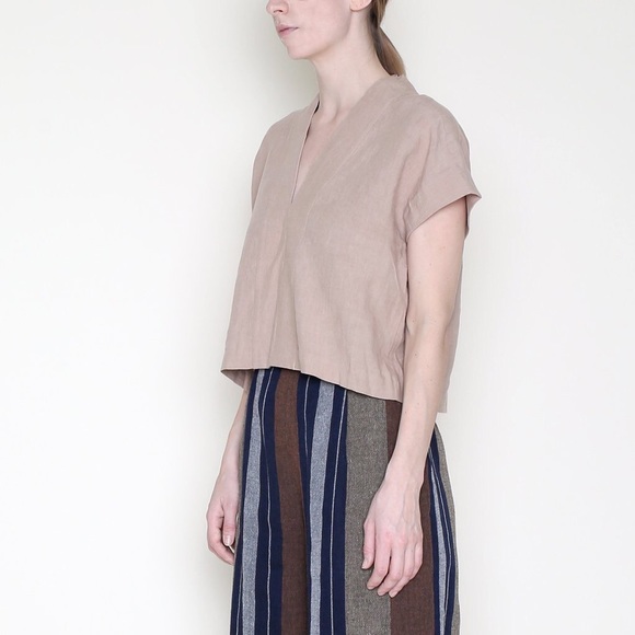 EUC 7115 by Szeki V-Neck Cropped Top in Clay - Picture 1 of 3